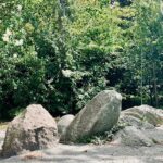 Barnbarnsstenarna. Samskapad naturkonstlek i Dammhejdeparken Ystad